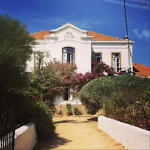 Casa Grande Portugal Alojamento de Acomodação e Pequeno-almoço Burgau